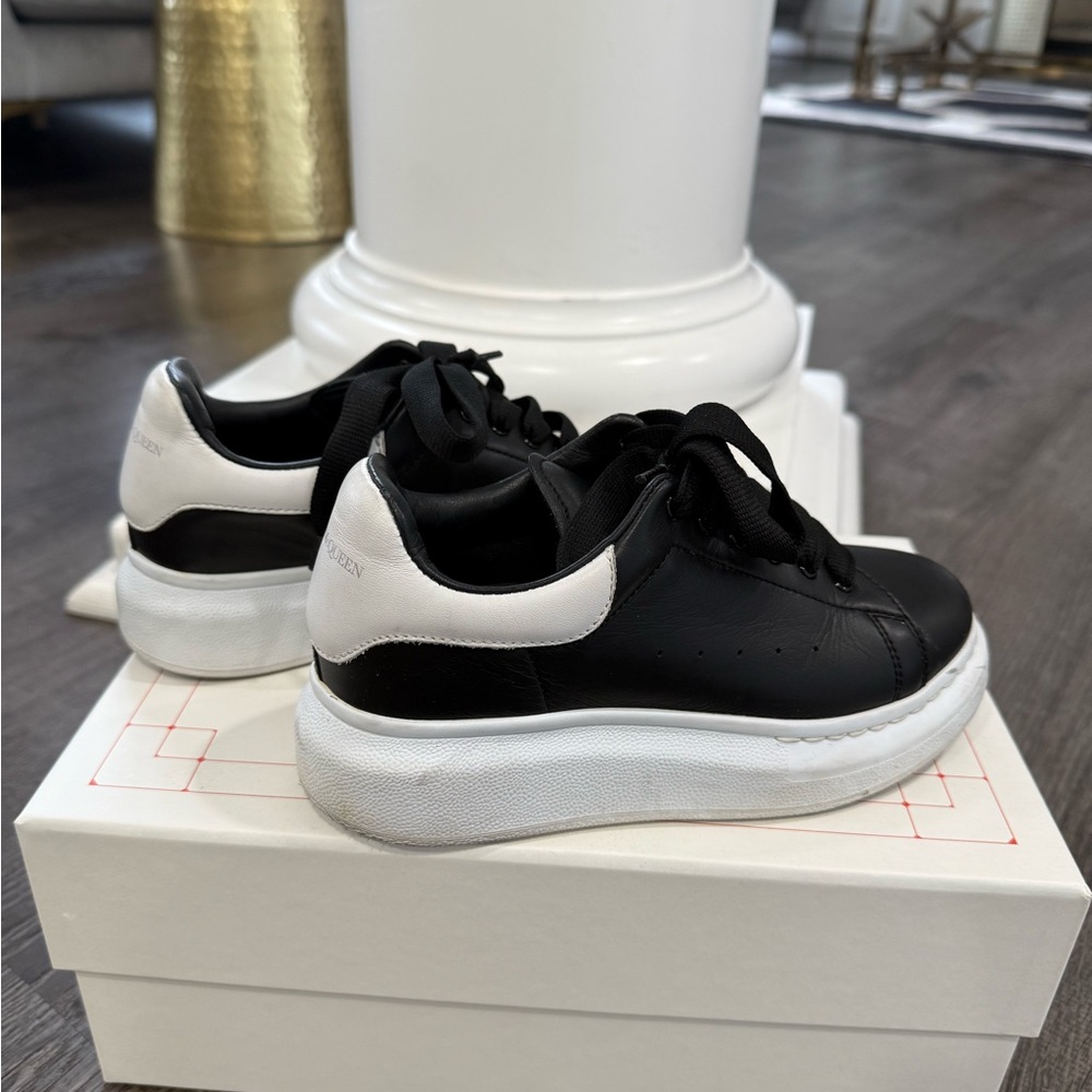 Alexander Mcqueens sneaker size 31